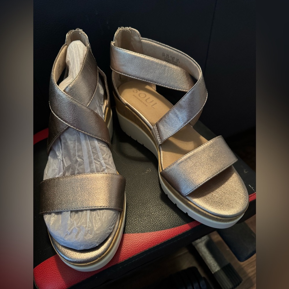 Naturalizer SOUL  good times
strappy sandals. NIB